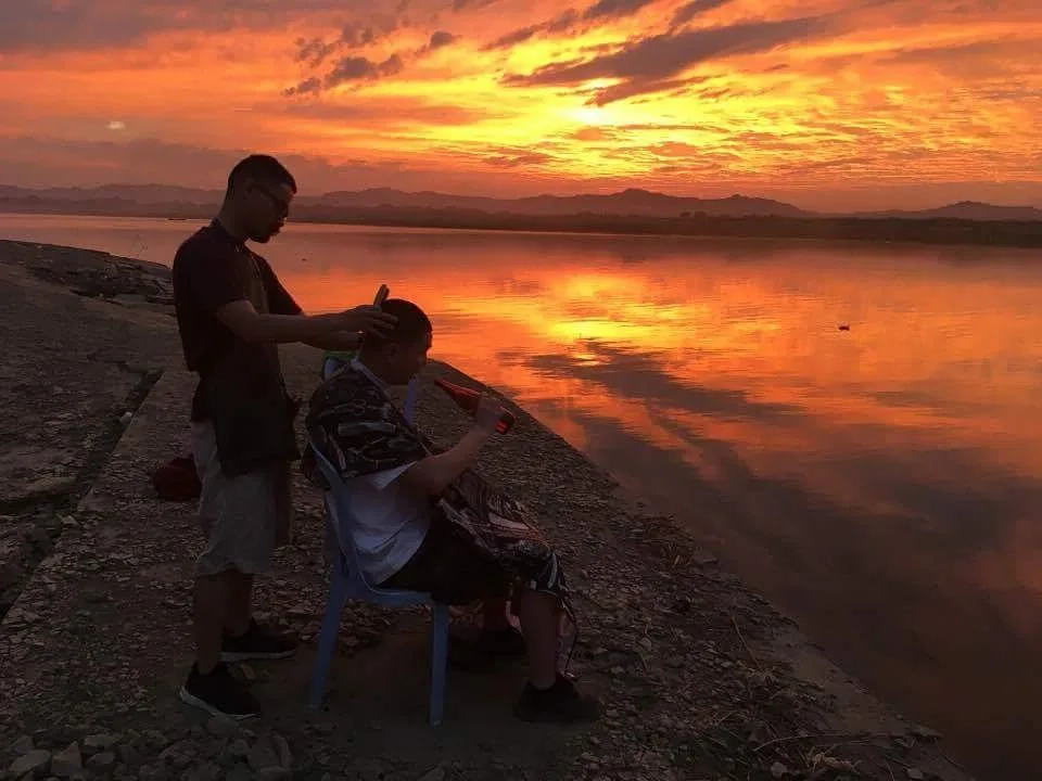 Coupe aux clippers au coucher du soleil par Borey